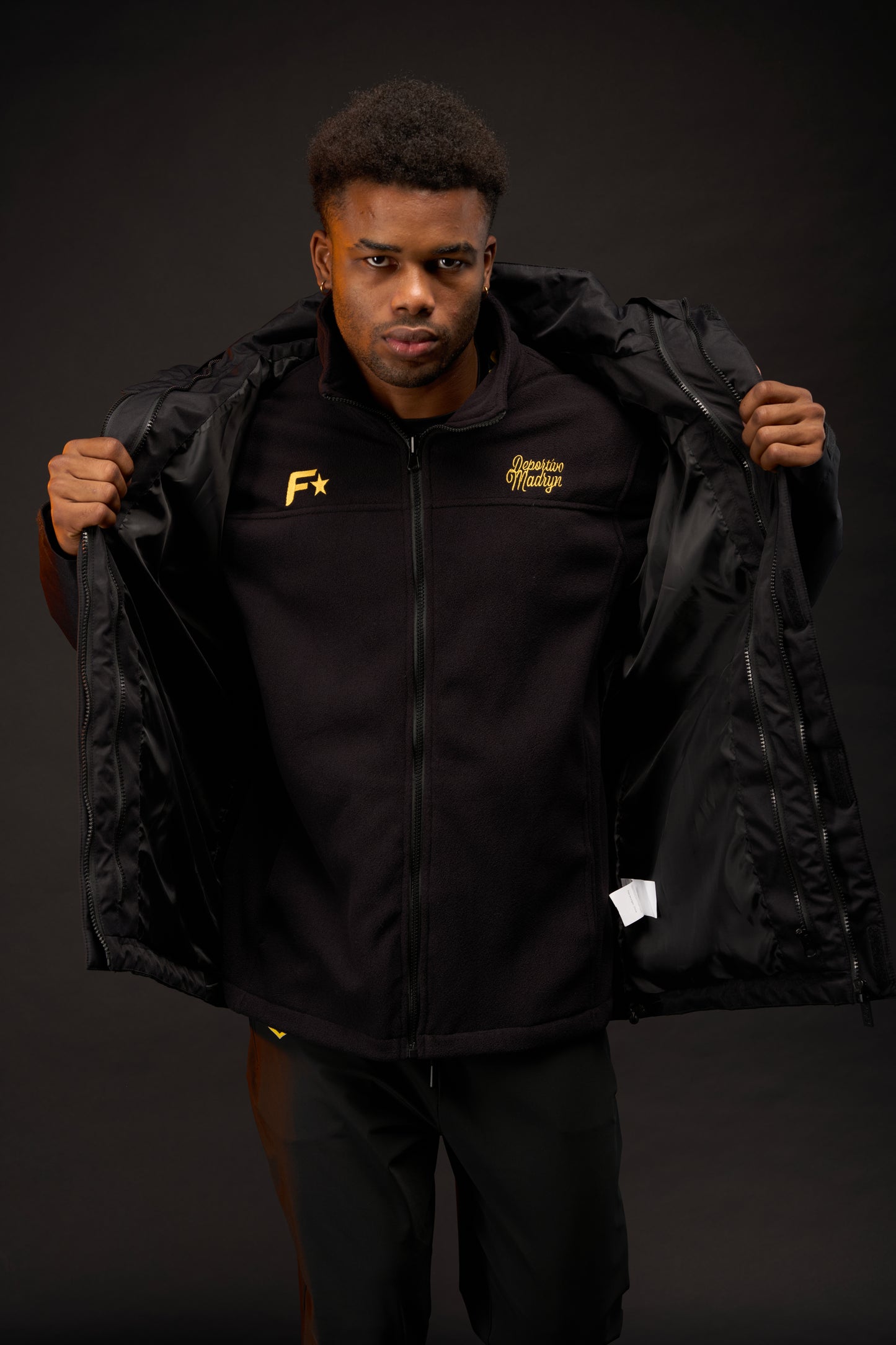 CAMPERA SARGA DESMONTABLE 2 EN 1 IMPORTADA DEPORTIVO MADRYN T. 2026