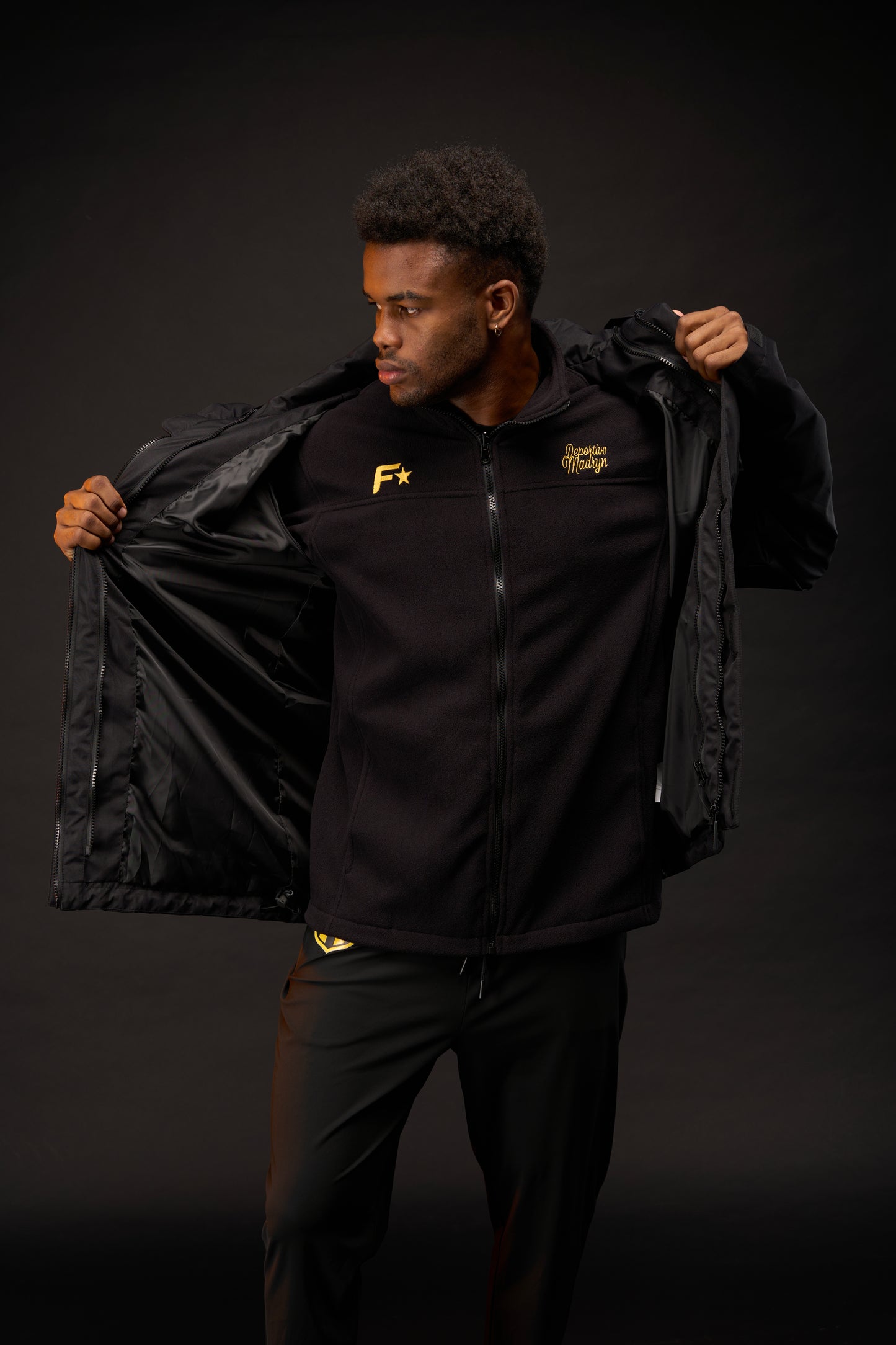 CAMPERA SARGA DESMONTABLE 2 EN 1 IMPORTADA DEPORTIVO MADRYN T. 2026